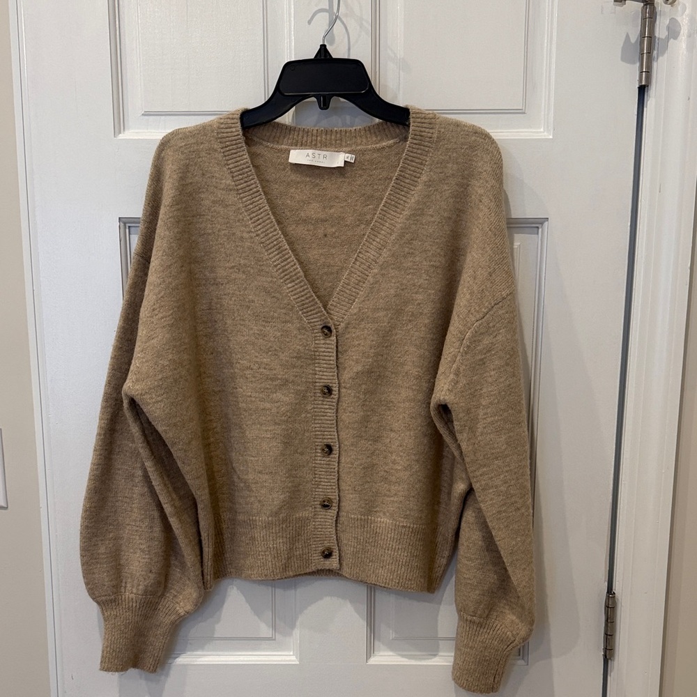 Astr V-Neck Buttoned Cardigan in Tan